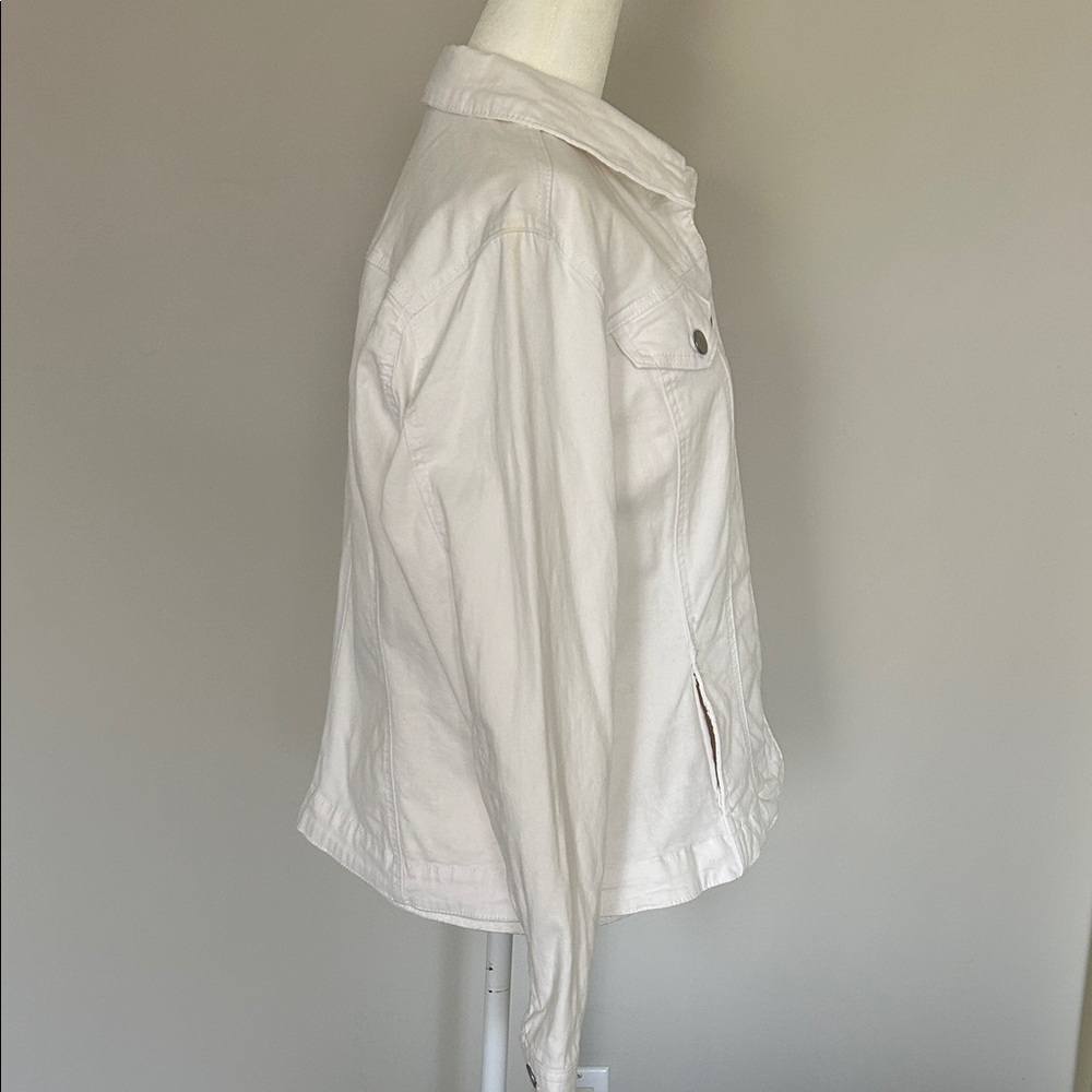 Women’s Charter Club White Denim Jacket with Button Front Size L - Picture 2 of 10